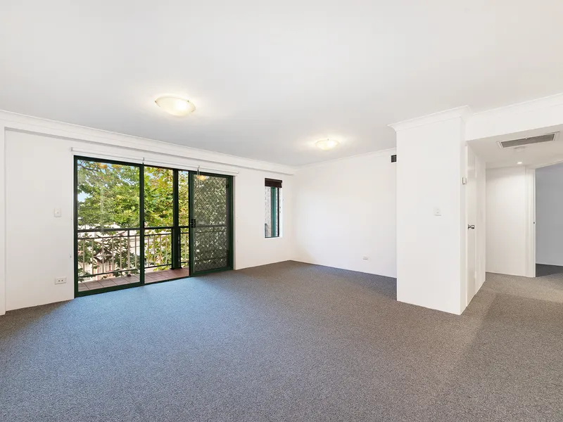IMMACULATE & NEWLY UPDATED TWO BEDROOM APARTMENT