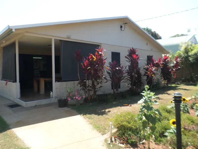 Two Bedroom Home plus Office on Naturally Wonderful Lamb Island part of the Redlands Coast Southern Islands