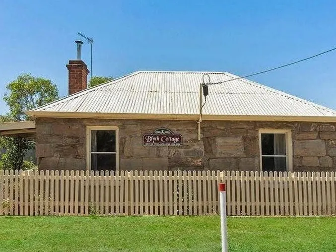 STEP BACK IN TIME - QUAINT 19TH CENTURY CORNISH MINERS COTTAGE