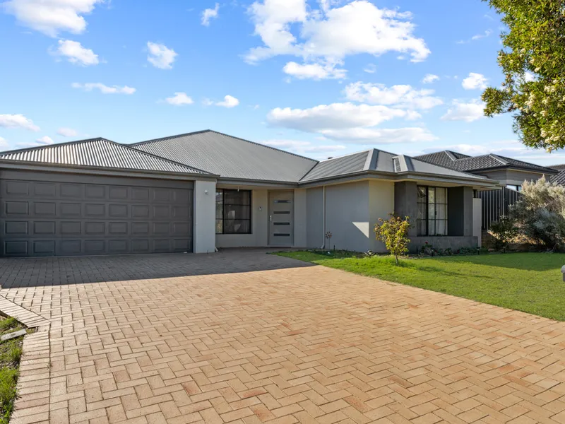 VERSATILE AND SPACIOUS, OFFERING MULTIPLE LIVING ZONES (207m2 OF PURE LIVING)