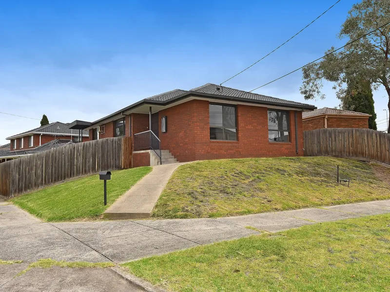 A CLASSIC HOME, READY TO MOVE IN. 