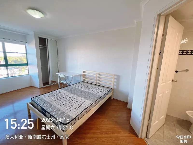Super view 3 bedroom apartment! Timber floor for whole apartment!