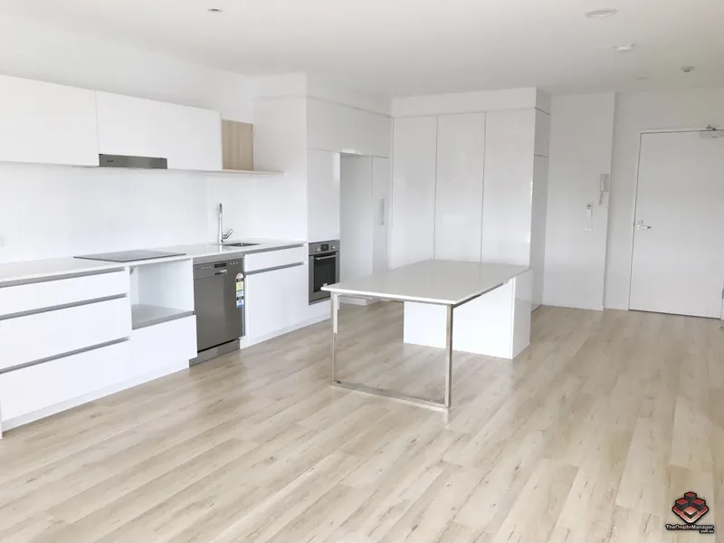 MORDERN SPACIOUS APARTMENT
