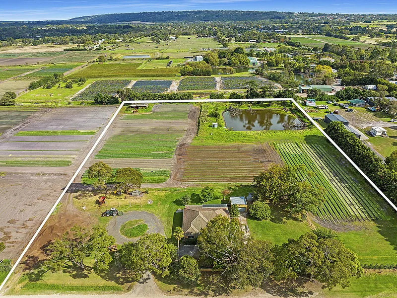 Perfectly Positioned Acreage Property