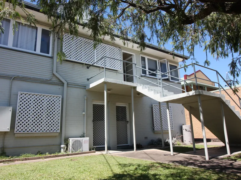 Cosy Ground Floor Unit with Air-conditioning!