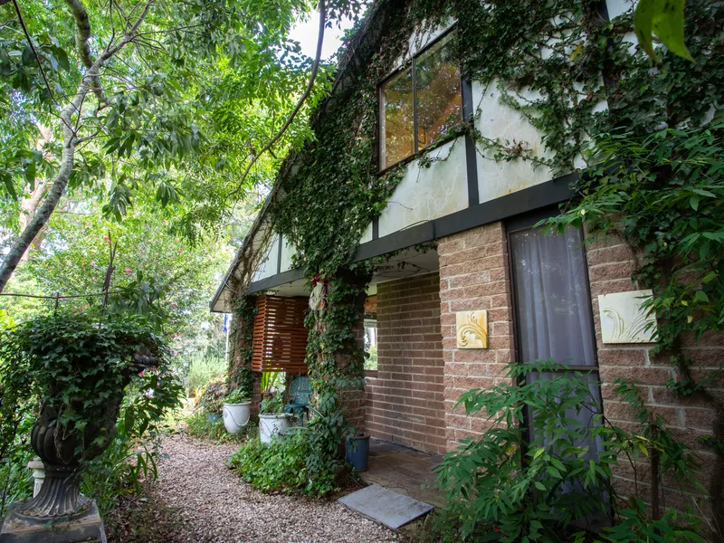 Your Slice of Paradise; Beautiful Gardens with Views Adjoining National Park 