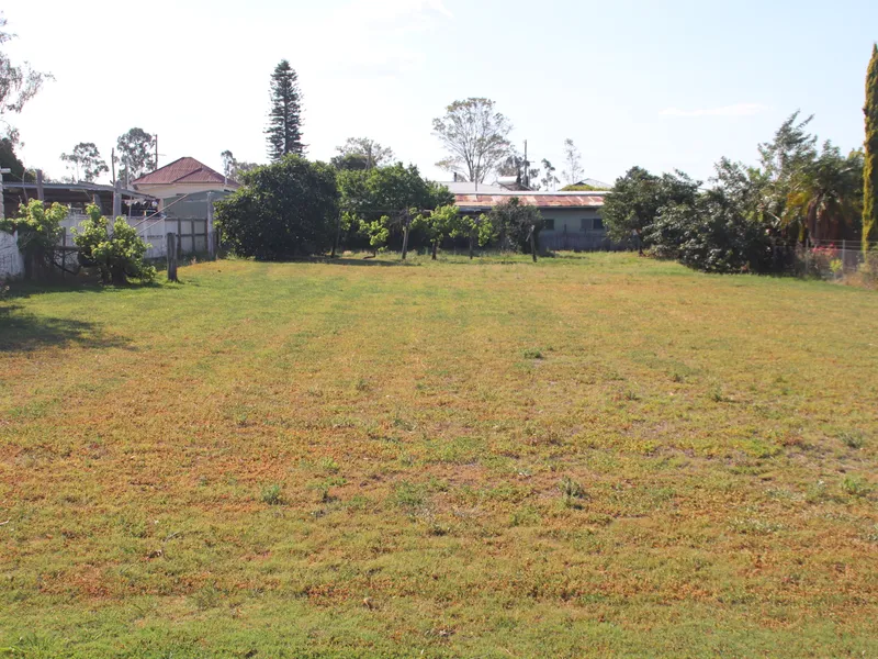 Vacant Residential Land - Rural Outlook - Quiet Street