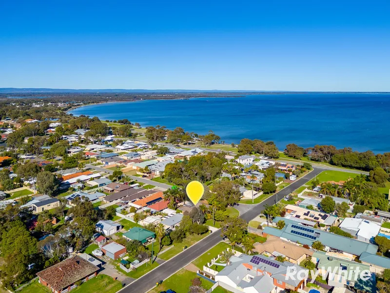 Stunning Estuary-Side Living Awaits You!