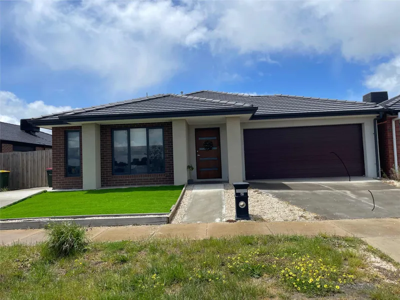 Discover Your Dream Home at 96 Tait Street: $500/Week for Luxury Living!