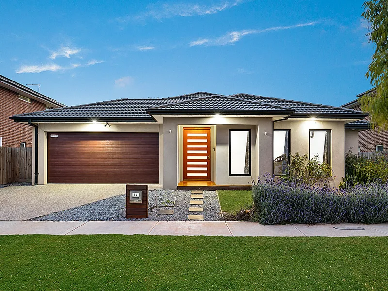 LARGE FAMILY HOME IN WOODLEA ESTATE!