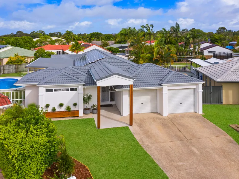 Gorgeous, Warm, Opulent Living With A Fabulous Feel!!