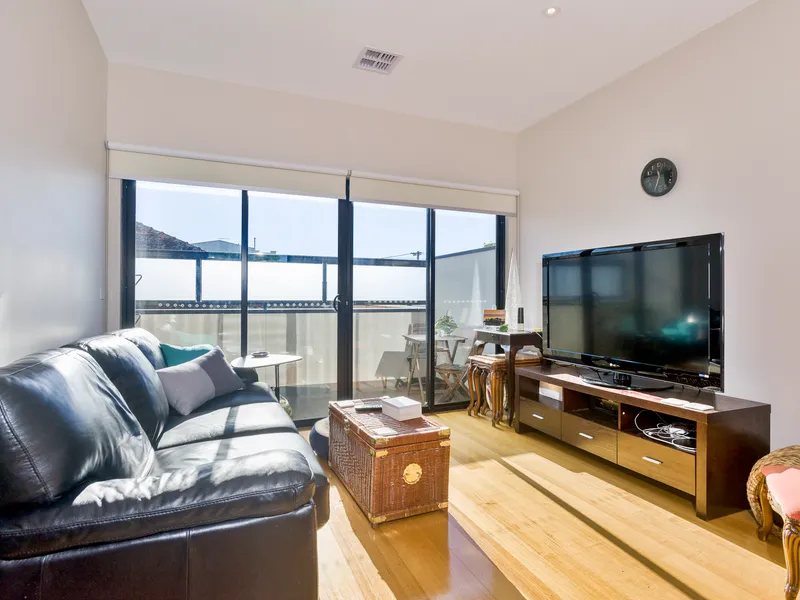 TRI LEVEL NEW YORK STYLE TOWNHOUSE