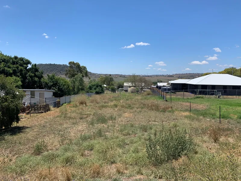 IDEAL BLOCK IN COUNTRY TOWN CLOSE TO TOOWOOMBA - BUILD YOUR NEW HOME