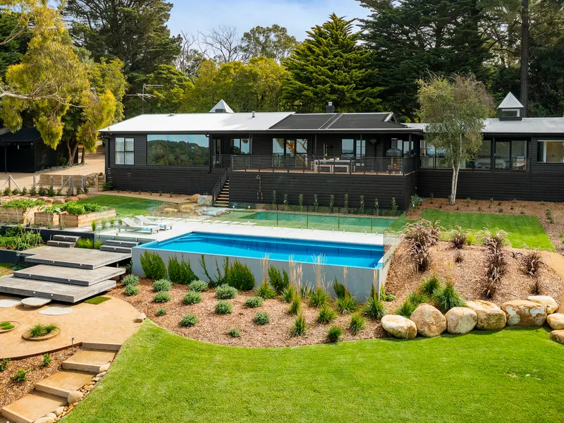 ‘Merinda’ – Extraordinary Inside and Out | 1.53 acres (approx.)