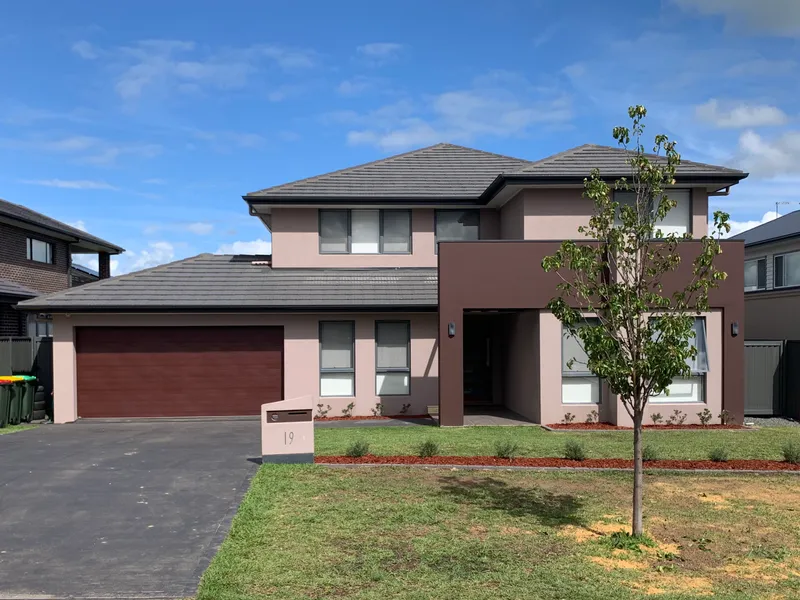 Genuine 7 Bedroom + Study Home