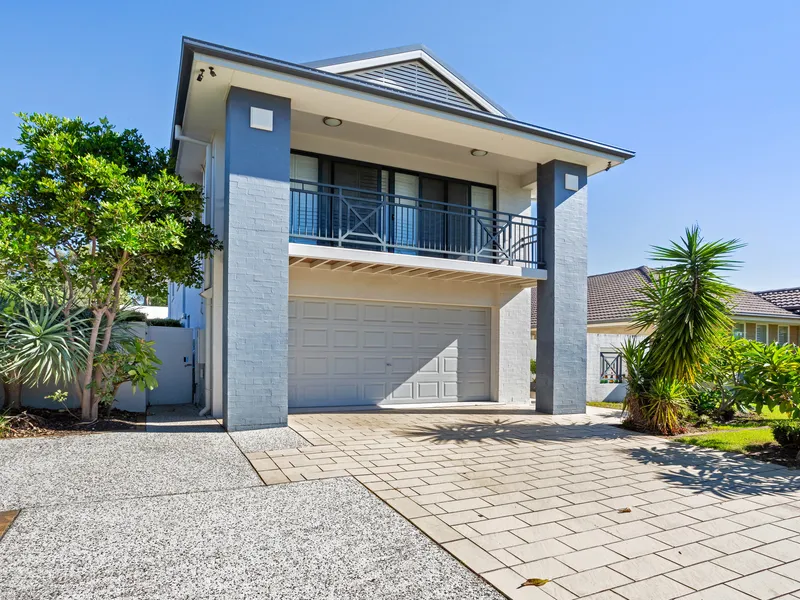 Luxurious Ex-Display Home in Exclusive Heathwood!