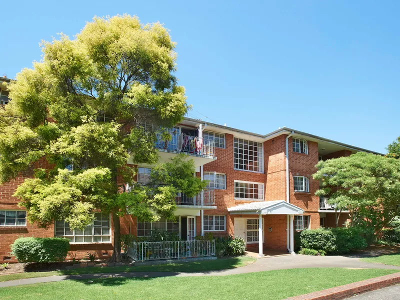 2 Bedroom Unit In a Great Location!
