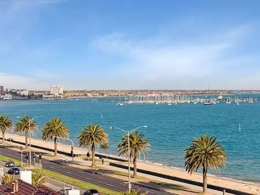 STUNNING BEACHFRONT APARTMENT