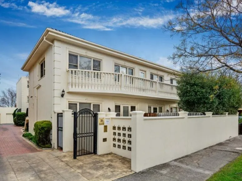 Spacious and Secure in a Prize Location!