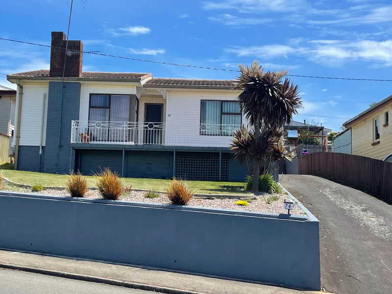 FAMILY HOME WITH COUNTRY VIEWS