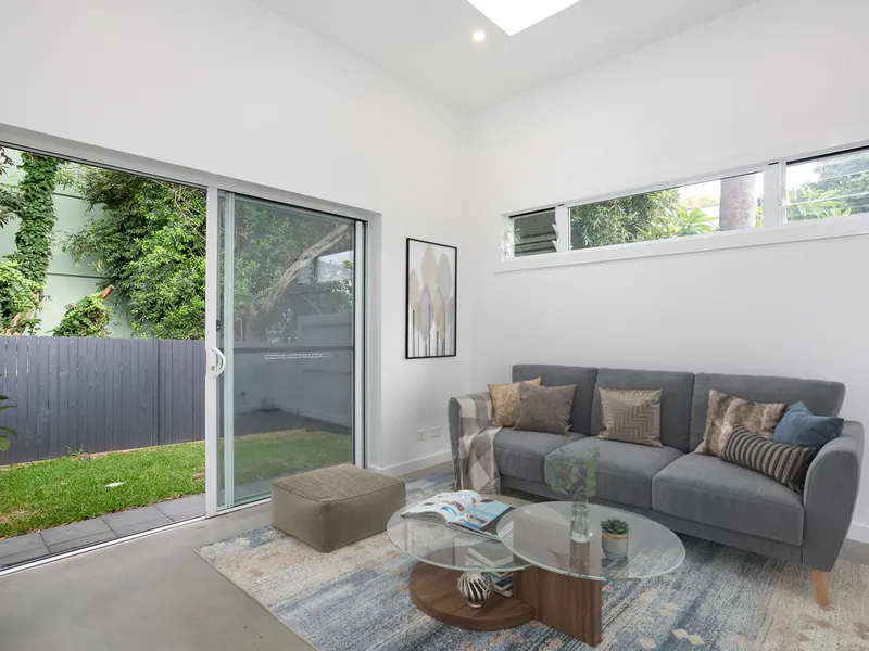 Newly Built Flat With Grassed Courtyard & Utilities Included