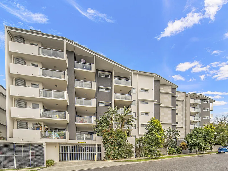 Spacious Open Plan 2 Bedroom Apartment
