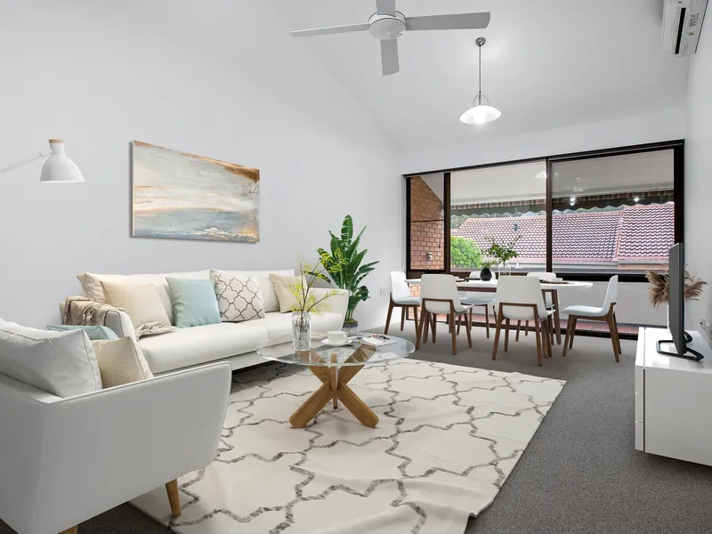 Centrally located 2 bedroom over 55s unit in the Heart of the Hills