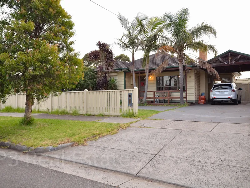 Beat the Auction Rush…..Location, Potential, Unlimited Possibilities