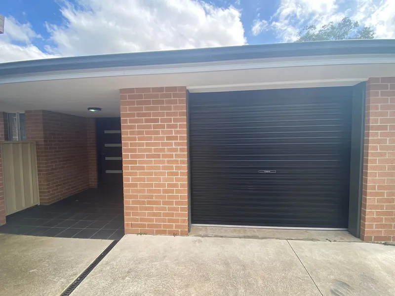 Granny-Flat with Garage!