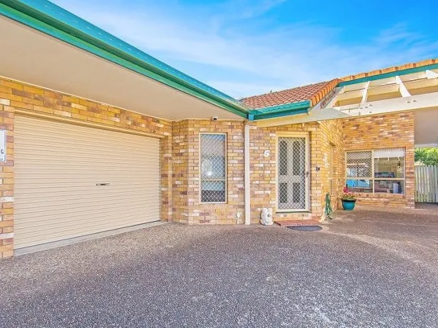 AWESOME VILLA - WALK TO EVERYTHING - SMALL PEACEFUL COMPLEX