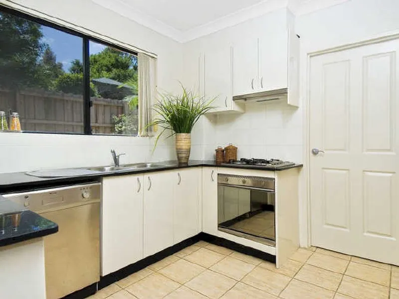 Well Maintained Courtyard Apartment At Convenient Location