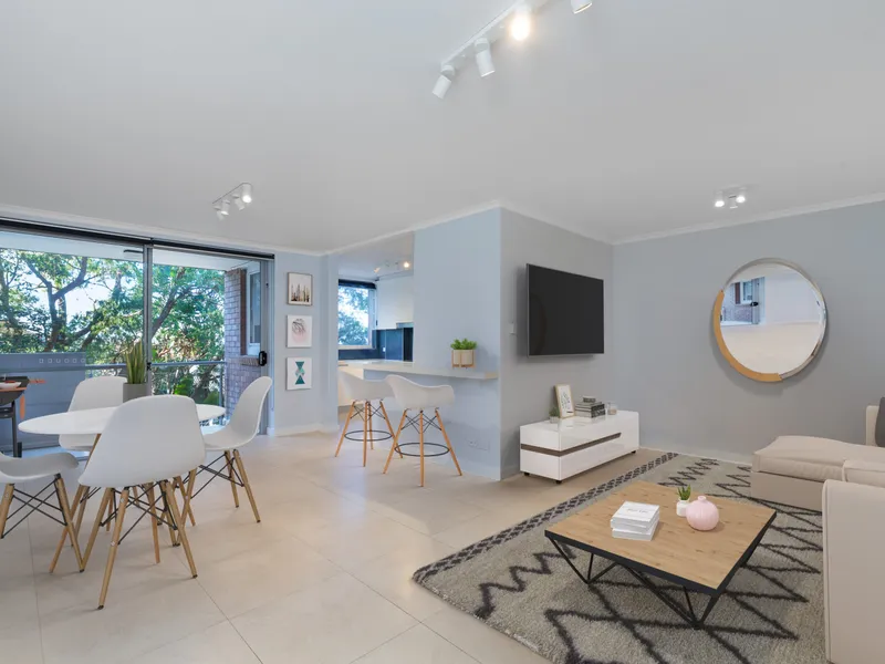 WHISPER QUIET OVERSIZED APARTMENT, SURROUNDED BY TREES