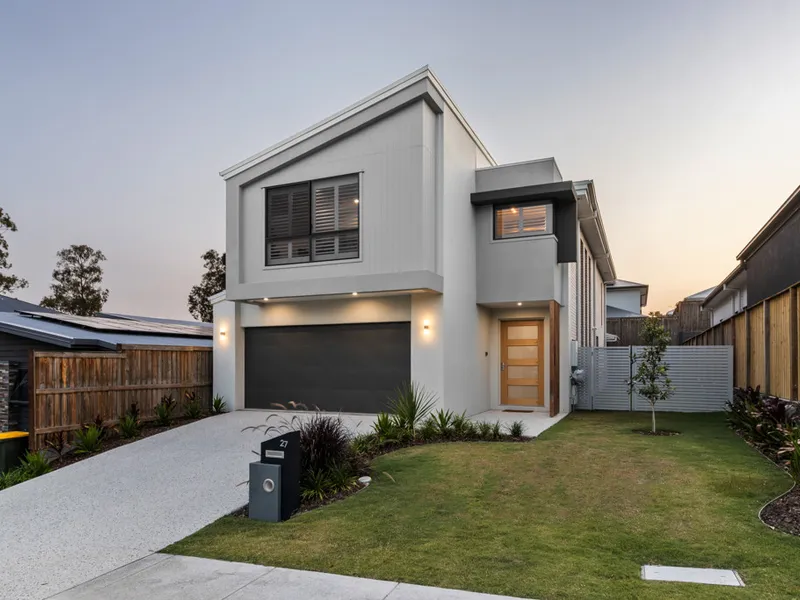 Stunning 'As New' Entertainer with Big Backyard
