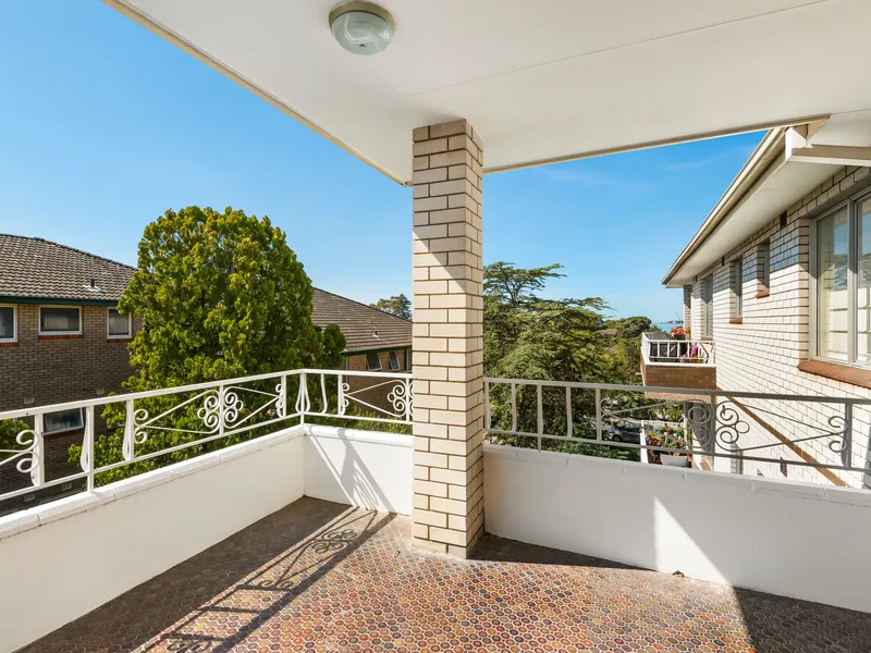 Bright and Modern Apartment with Water Views