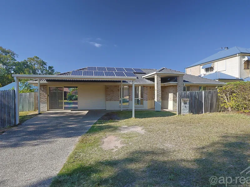 LARGE FAMILY HOME WITH SOLAR
