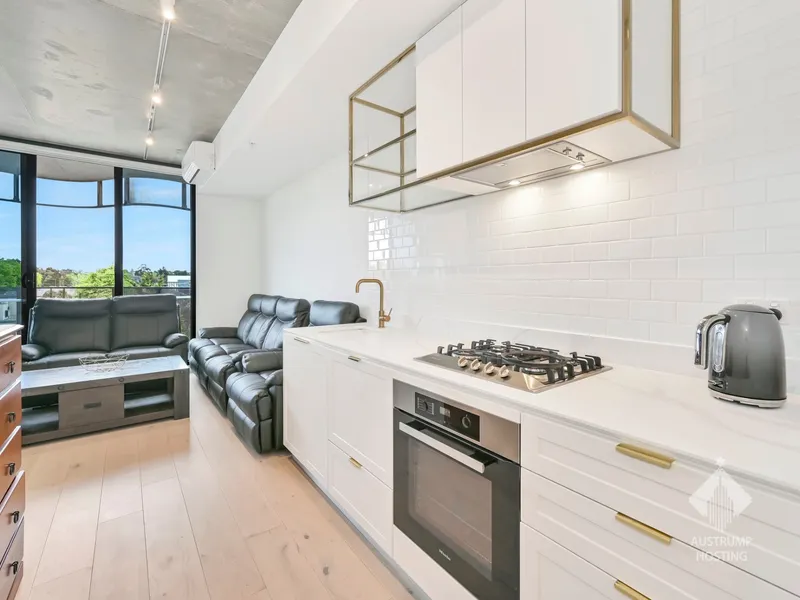 Furnished One-Bedroom One-Bathroom & One Car Park Apartment with views over Malvern East