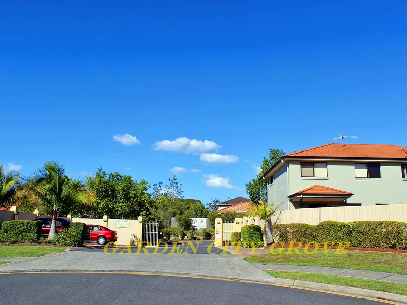 Townhouse in 25 Buckingham Place, Eight Mile Plains, QLD, 4113
