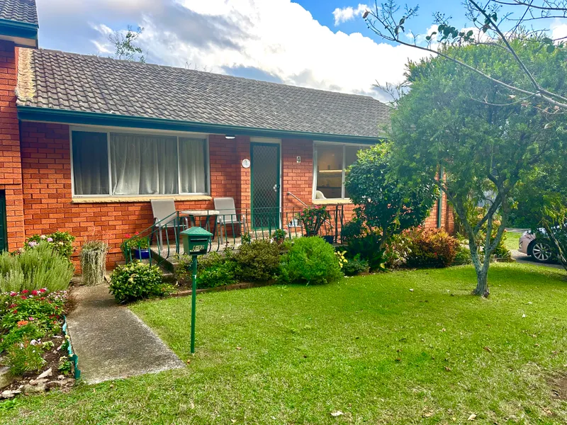 Single Level Lake Side Living