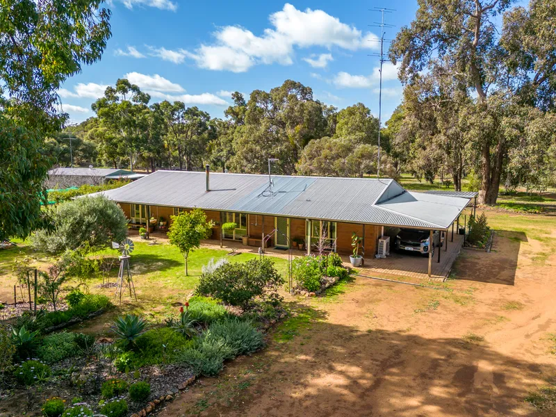 Immaculate 4 Bed X 2 Bath on 5 Acres