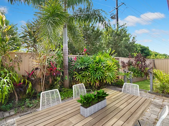 Central Villa - Walk to The Pines