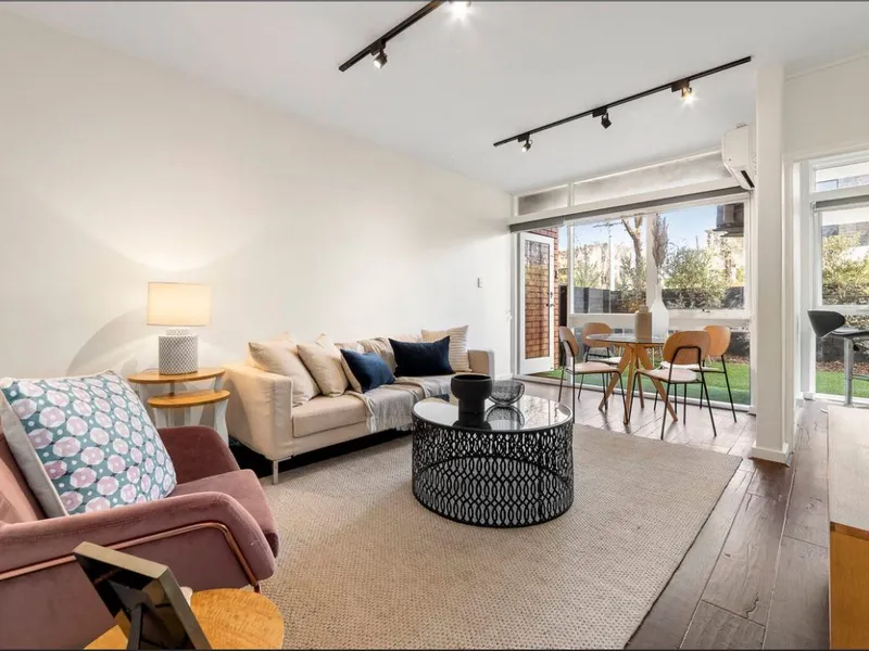 Bayside Beauty with Courtyard