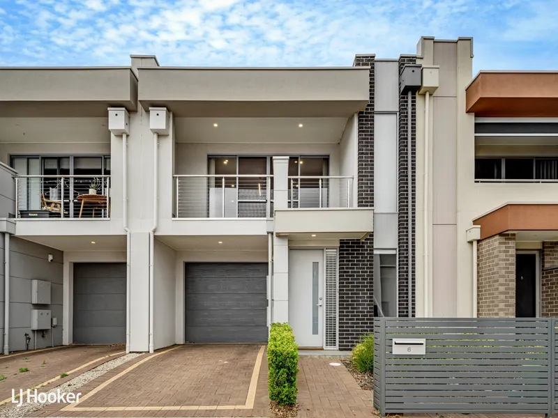 Tranquil Living in Opulent Marden