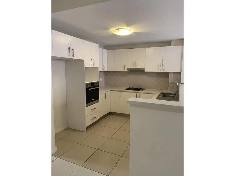 GREAT VALUE, WELL PRESENTED APARTMENT IN CONVENIENT LOCATION!