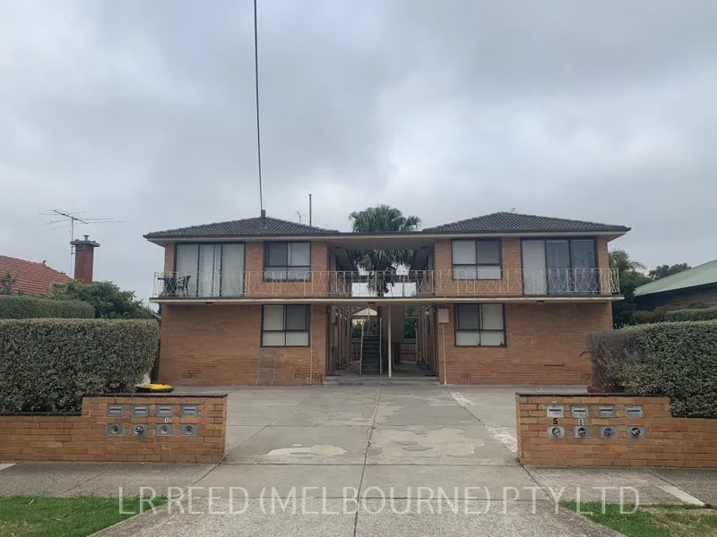 1 Bedroom Apartment- In great location!!