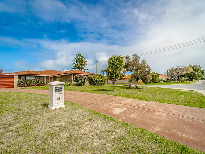 Fantastic Family Home Situated in the Beautiful Coastal Location of Safety Bay!