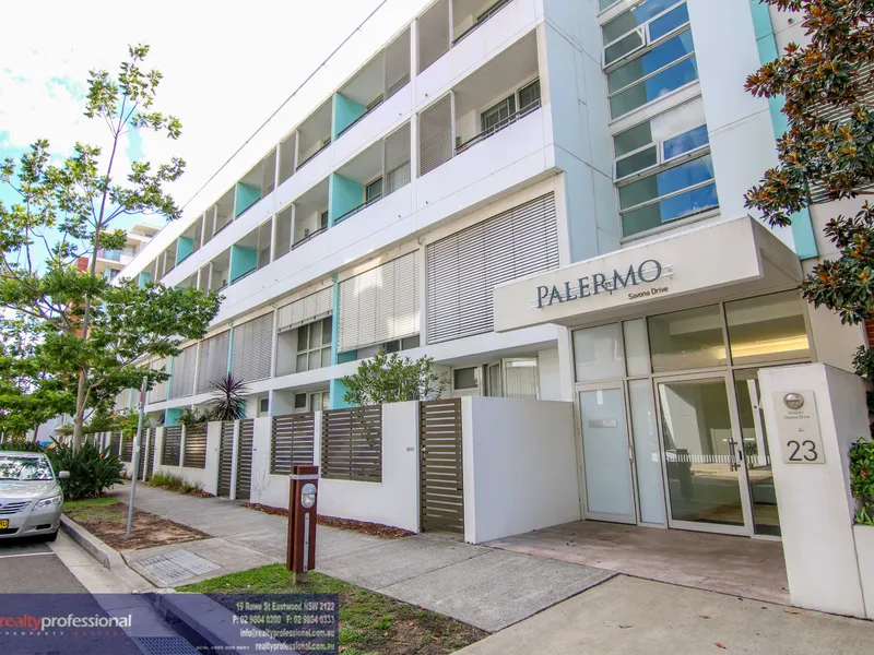 Split level 1 Bed apartment with private courtyard