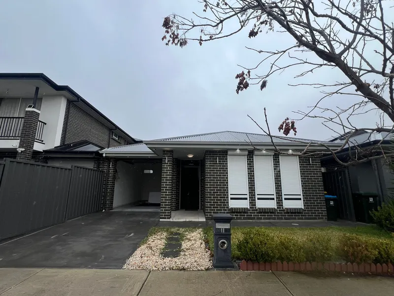 Not to miss an Elegant 3 Bed / 2 Bath Modern Home for rent close to the CBD