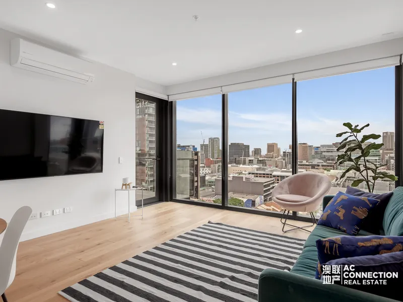 East Apartment - City Living with Stunning View