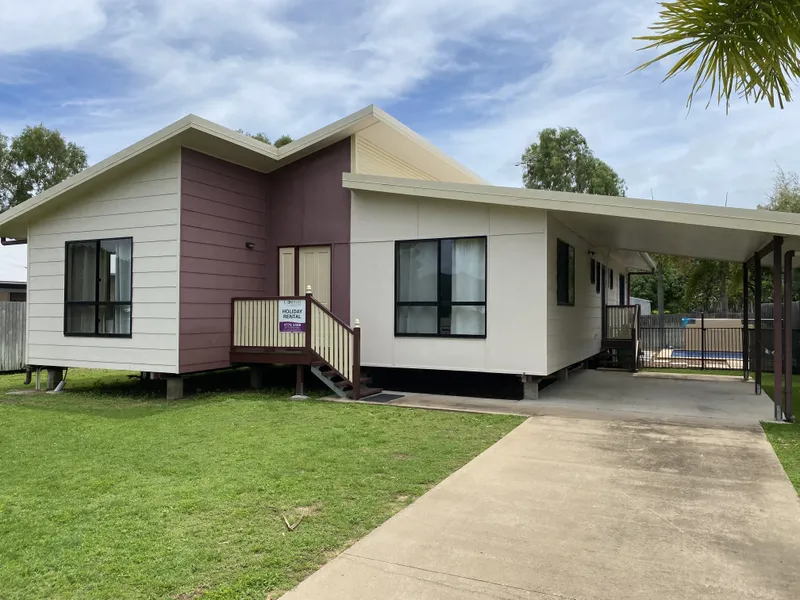 Modern home with pool, easy walk to the beach