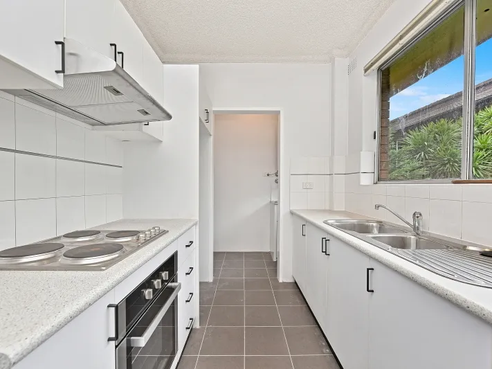 NEWLY REFURBISHED APARTMENT